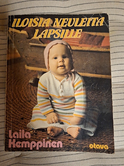 Iloisia neuleita lapsille -retro neulontaohjekirja