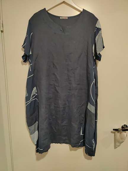 Sininen mekko, pellavaa