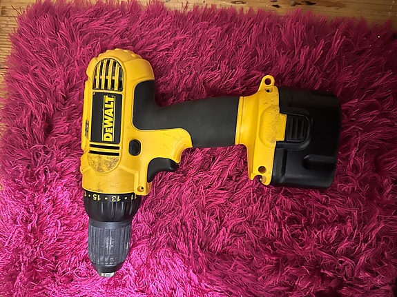 DEWALT Akku-porakone (ilman laturia) - Hyväkuntoinen!