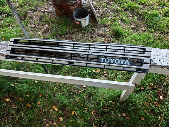 Toyotan maski ja keskikapseli