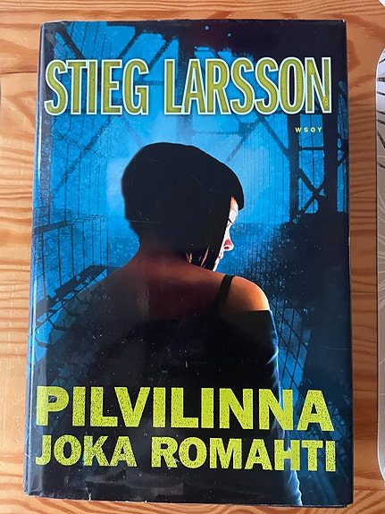 Stieg Larsson Pilvilinna joka romahti