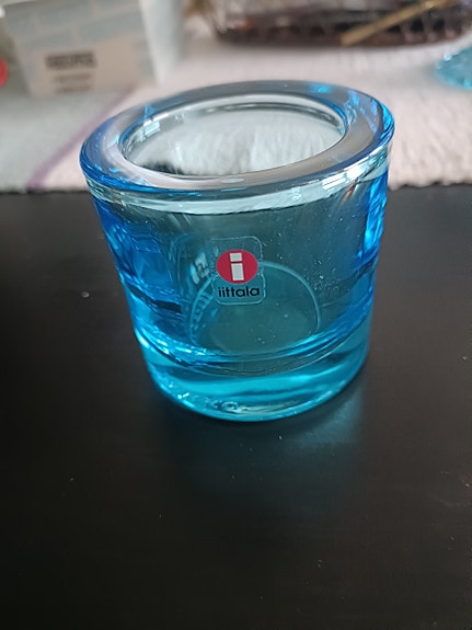 Veden sininen Iittalan tuikku tarralla!