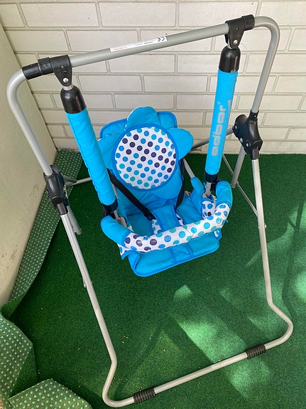 Vapaasti seisova lasten keinu / Freestanding children's swing