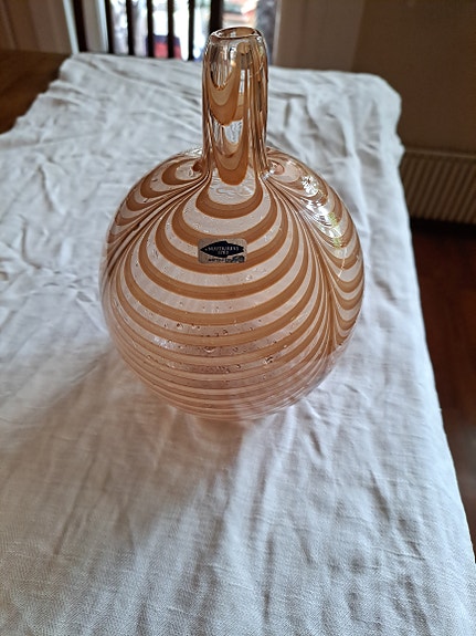 Nuutajärvi-lasimaljakko, Oiva Toikka, Notsjö Tehy, 18,5cm