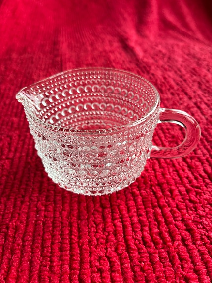 Kastehelmi kermakko ja sokerikko – Oiva Toikka design