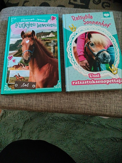 Penny Girl 2 x kirjat Ratsastuksenopettaja+Varjojen hevonen at