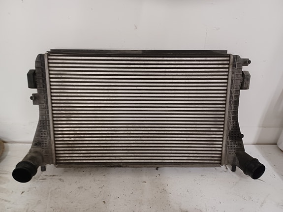 Skoda Octavia 2010 Välijäähdytin 1K0145803AF