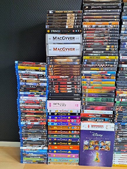Iso kasa dvd / sarjoja / bluray / elokuva