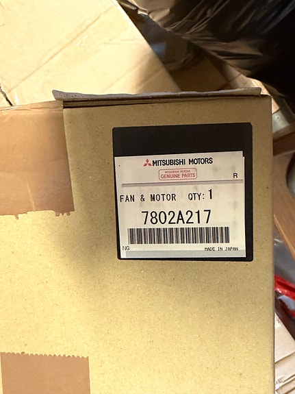 Mitsubishi 7802A217 Tuulettimen moottori