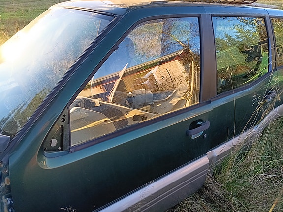Nissan terrano varaosia