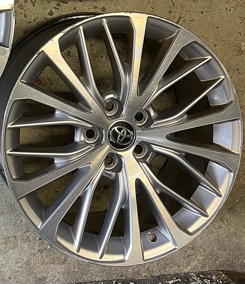 Toyota Camry aluvanne 18”