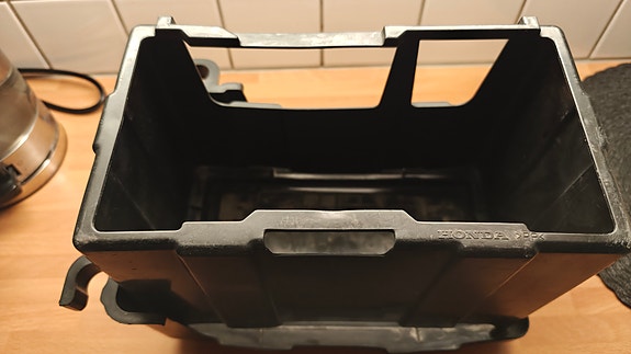 Honda Accord 7 OEM Akkulaatikko & Kantta (31521-SEA-00 & 31531-SEA-00)