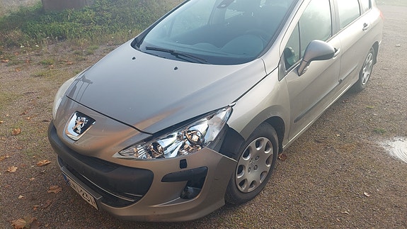 Peugeot 308, vasen etulokasuoja, väri kulta