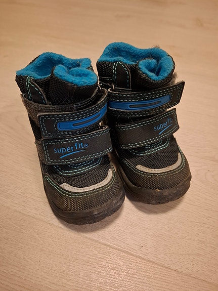 Välikausikengät koko 19