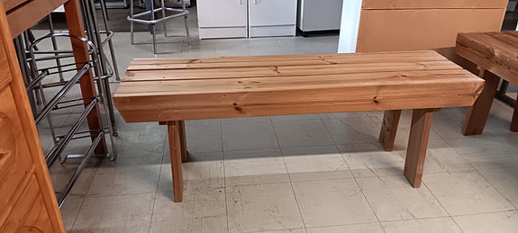 Puinen penkki