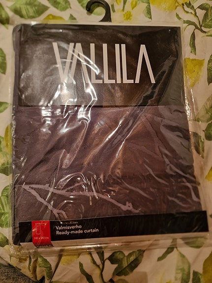 Vallila oksalla verho