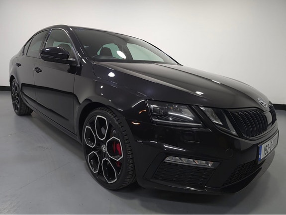 Skoda RS Etu Puskuri Musta uusi