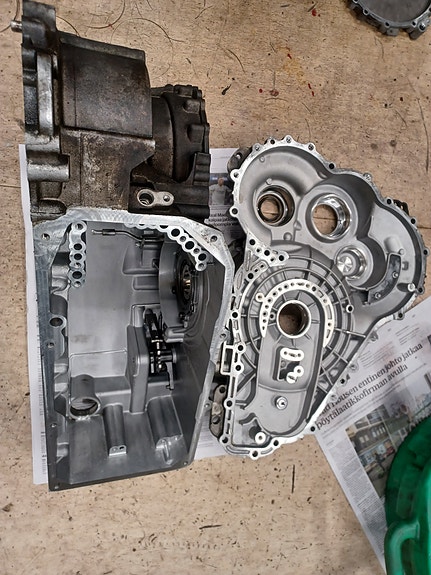 Mercedes CVT 722.8 vaihteiston kuoret + muuta