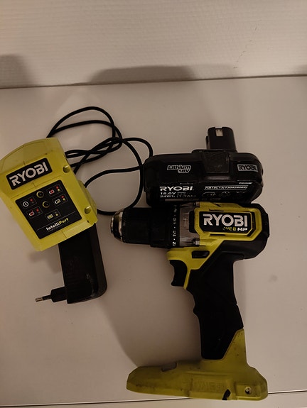 Laturi ja akku Myydään (sivu 32) Tori