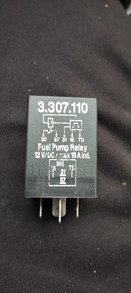 Saab 900i bensapumpun rele