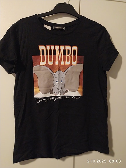 Myydään Disneyn Dumbo T- paita
