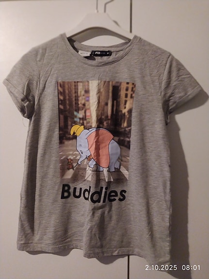 Myydään Disneyn Dumbo T- paita