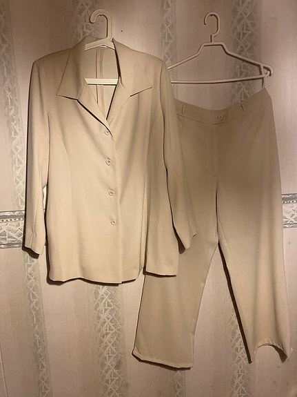 Seppälä Beige Vintage Naisten bleiseri ja housut Koko 40