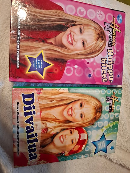 Hannah Montana kaksi kirjaa
