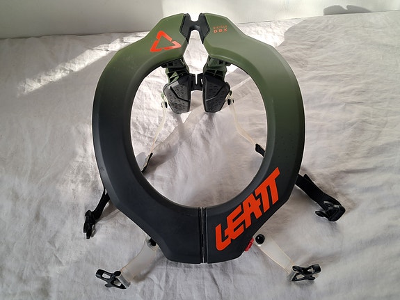 Leatt DBX 3.5 maastopyöräily neck brace/niskasuoja/niskatuki koko L/XL
