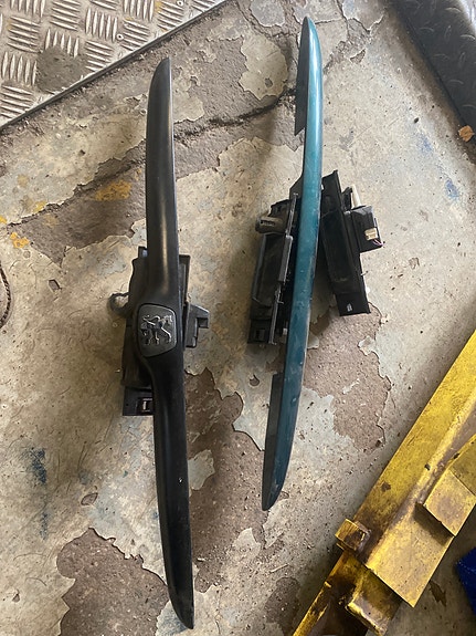 Peugeot 206 takaluukun kahva ulkopuoli