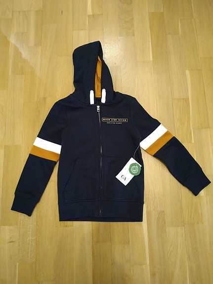 Uusi C&A huppari, 122/128