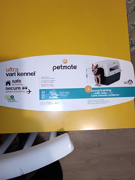 Siisti, ehjä ja toimiva koiran kuljetus laatikko