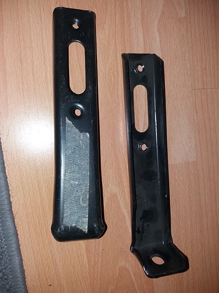 Etupuskurin kiinnike Opel Corsa-A