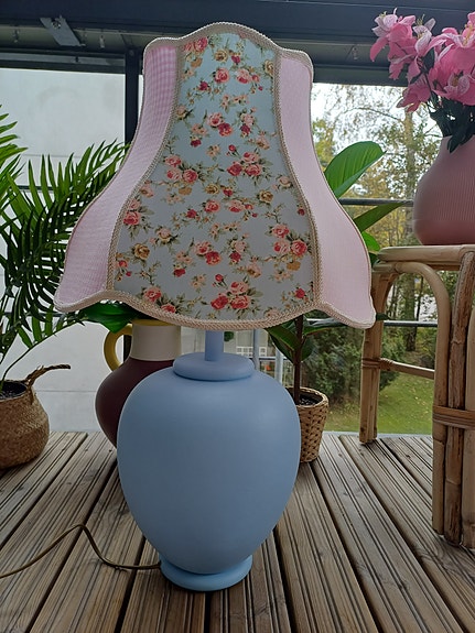 Iso kaunis vintage pöytävalaisin