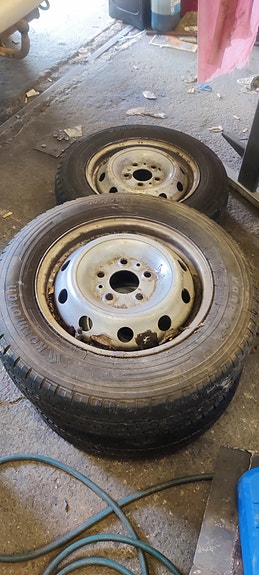 195/70R15C Ducaton vanteilla