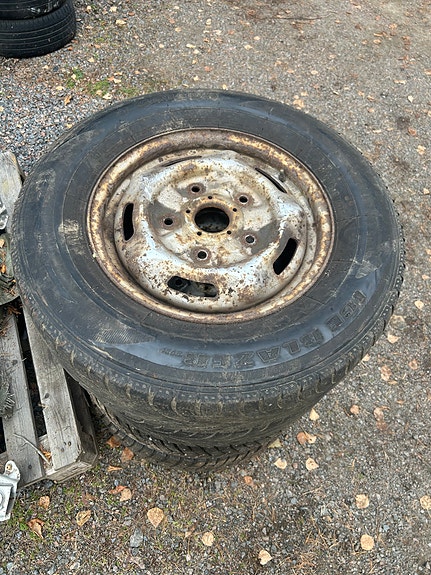 Ford Transit 16” peltivanteet nastarenkailla
