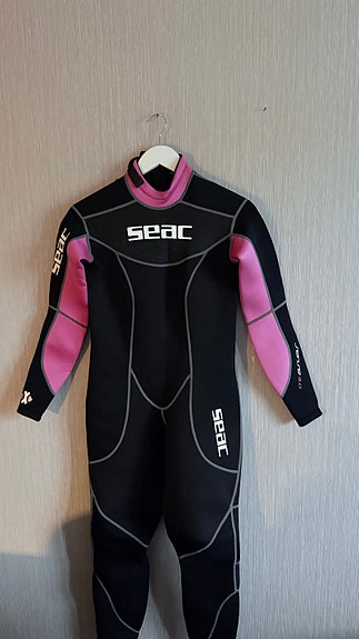 Seac Naisten märkäpuku musta-pinkki
