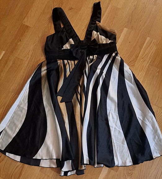 Satiini mekko juhlaan koko L