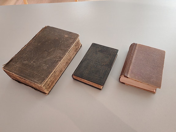 PUOLEEN HINTAAN !!! BIBLIA - PYHÄ RAAMATTU, UUSITESTAMENTTI JA VIRSIKIRJA.