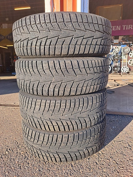 235/60R18 103T Hankook kitkarenkaat