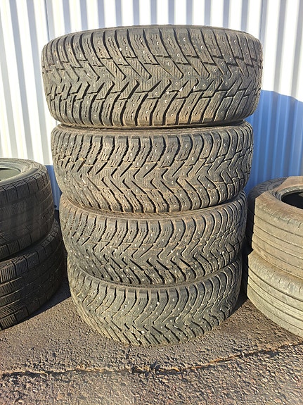 225/60R17 99T Nokian nastarenkaat