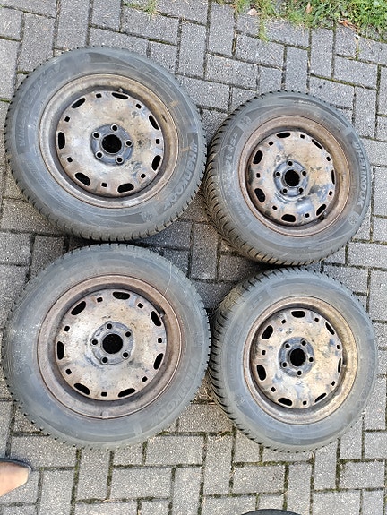 5mm Hankook kitkarenkaat vanteilla 165/70 R14