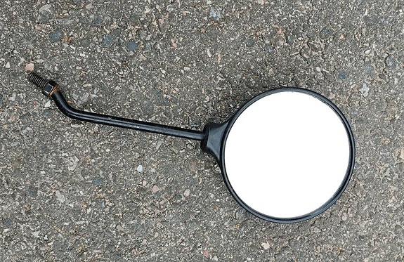 Mopon peili (M8)