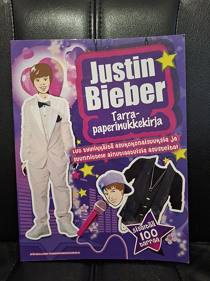 Myydään Justin Bieber paperinukkelehti / tarrakirja