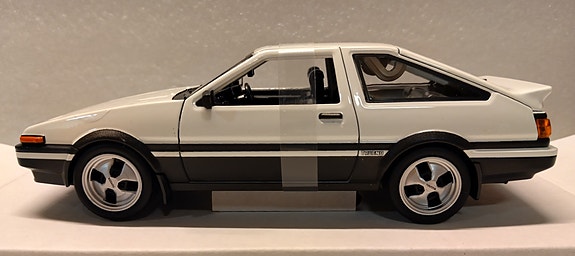 Pienoismalli Toyota Sprinter Truen   1/24