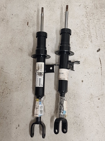 Alkuperäiset BMW F10 Etuiskunvaimentimet (Uudet, pari)