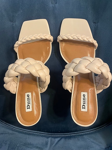 Dunen uudet korolliset sandaalit