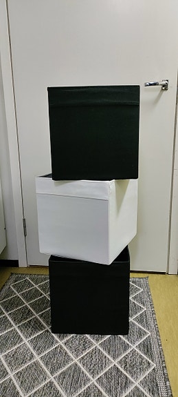 IKEA kallax-laatikot musta ja valkoinen