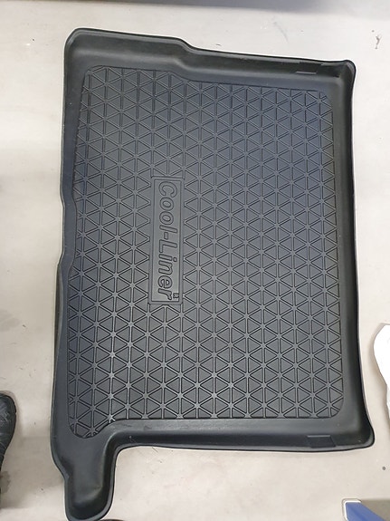 Tavaratilan suojakaukalo Mercedes Benz GLC
