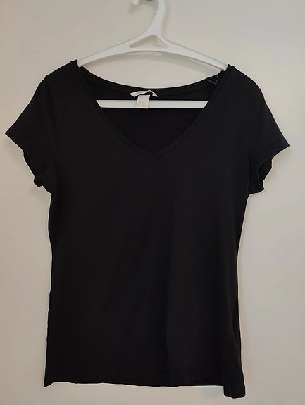 Musta V-aukkoinen H&M t-paita, M